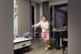 5岁女孩练舞受伤被判定终身坐轮椅，父母2年教会她重新奔跑