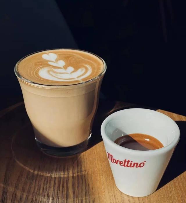 11��11�գ���ɽ�㳡����ʳ�ں��ݡ�ϵ�л����ʽ��Ļ