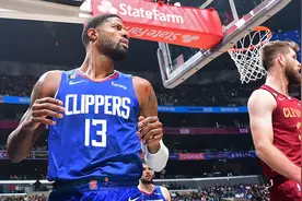 百步穿杨！乔治半场三分5中4轰下18分图片