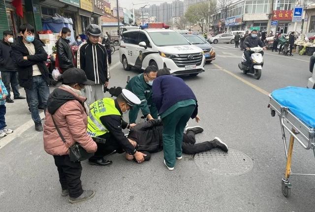 巡逻遇交通事故 交警及时救助受称赞