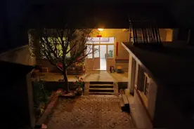 男子耗时一个月手工搭建微缩小院，网友直呼回到童年图片