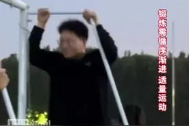 98斤女生扛180斤男同学做深蹲：做了3组，平常心对待恶意言论图片