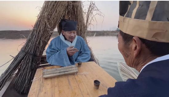 锄头三国村无限金币版（一个村庄里的临时剧组）