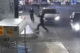 对话徒手接坠楼男童的小伙：见到不可能不救视频封面