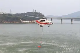 针对森林防火、湿地监测等工作，湖北十堰开展直升机联合巡航视频封面