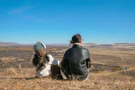 杭州90后夫妇卖掉500万房子，带三宝奔赴3000公里外的呼伦贝尔买小木屋安家！橙柿对话当事人图片