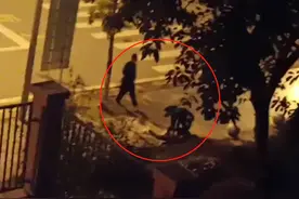 两男子深夜追赶推倒女子被学生高喊吓退，成都警方：拆迁问题引发图片