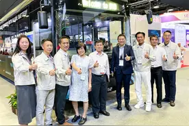 比亚迪刀片电池巴士亮相SITCE车展图片