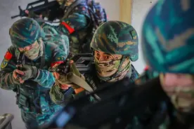 武警特战队员极限训练直击！超帅~图片