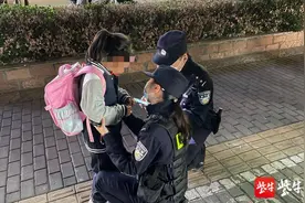 走失小女孩找到家，还得了作文题目《警察叔叔送我回家》图片