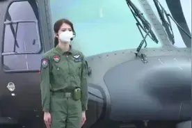 美又飒！95后直20女飞行员亮相中国航展图片