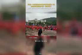 体育生跳马克操入场 铿锵有力整齐划一图片