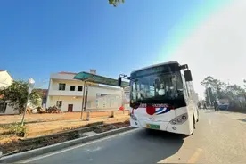 江夏开通6条村村通公交线路，刷老年卡可免费乘坐图片