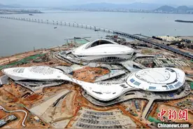 国内最大单体体育馆屋面基本完工 可抵御12级大风侵袭图片