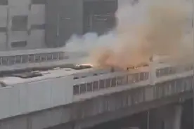 11号线列车出现烟雾火光？上海地铁：为出库无人列车，未引发火灾爆炸图片