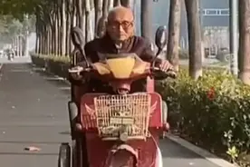 103岁老人骑车带83岁女儿参加重孙百日宴图片