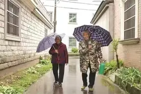 八旬夫妇因一句嘱托照顾邻家残疾孩子41年 当地：老人年事已高 正商讨后续照管方案图片