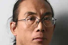 《让世界充满爱》《同一首歌》的歌词都出自他手图片