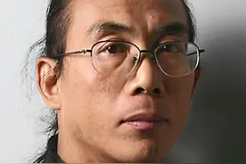 《让世界充满爱》《同一首歌》的歌词都出自他手图片
