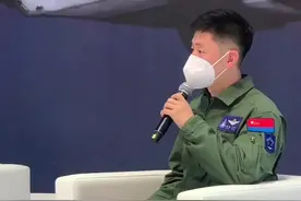 驾驶歼-20什么感受？歼-20飞行员：感觉是用意念开飞机图片
