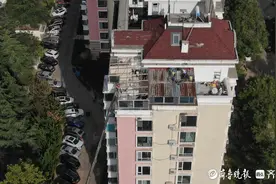 楼顶建起100多平方米的精装违建房，地暖、空调、家具一应俱全图片