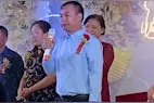 新郎父亲致辞紧张到全身颤抖逗乐宾客 拍摄者：毕竟是孩子的人生大事，紧张很正常图片