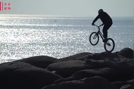 视频｜飞驰人生！青岛小伙1分钟“飞车”14次挑战吉尼斯图片
