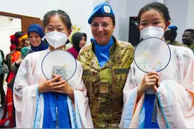 能武又能“舞”！维和女兵汉服表演惊艳全场图片