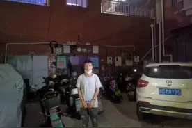 厦门一男子大白天戴口罩，挨家挨户转门把锁，真相令人瞠目结舌图片