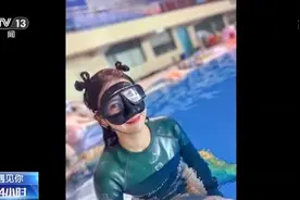 化身“美人鱼”水中起舞！她说想把大海当作办公室图片