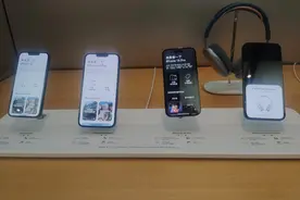 半个足球场大的车间仅30余人！郑州富士康全国急招工，3天近7万人报名图片