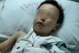 搏击教练上课致7岁男孩骨折，警方称无犯罪事实未予立案 律师：受伤是否为搏击训练对抗之外造成是关键图片