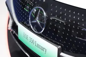 奔驰新能源车直降二十余万，传统豪华品牌降价能换来销量吗？图片