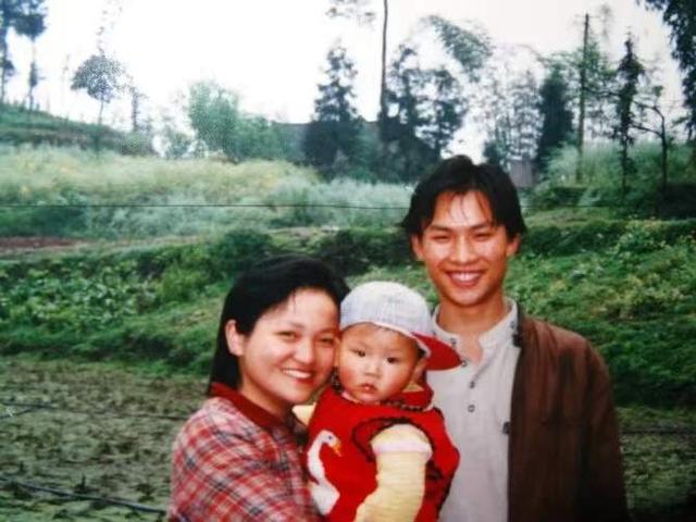 取名“温馨”确实温馨，从“工厂爱情”到20年夫妻店，杭州羽绒服定制小店的爱情故事