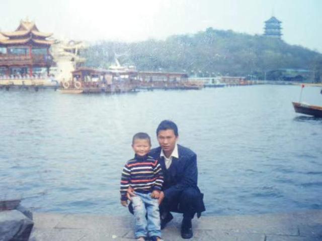 取名“温馨”确实温馨，从“工厂爱情”到20年夫妻店，杭州羽绒服定制小店的爱情故事