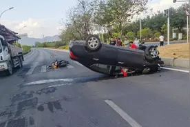 斑马线上，小车撞上电动车！交警这样定责……图片