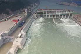 岷江龙溪口航电枢纽船闸今天通航图片