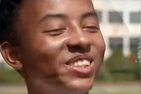 浙江农村奶奶收养非洲孙子13年：他已经读高二成绩优异图片