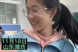 13岁女孩12秒复原魔方3岁创造当时世界纪录图片