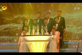 王蒙、阿来、莫言、铁凝等，为第八届鲁迅文学获得者颁奖图片