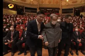 多平台直播让文学“破圈”第八届鲁奖颁奖礼成就文学盛典之夜图片