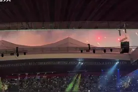 现场直击卡塔尔世界杯开幕式：烟花秀将气氛掀到最高潮图片