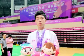 桂林这位自强少年和他的羽毛球“冠军梦”图片