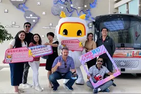 外媒代表团走进厦门金龙客车 感受民族品牌智造与创新图片