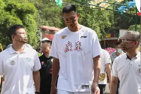 “华南虎”认养华南虎，易建联盼球队像老虎一样勇猛图片