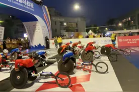 “用手跑完”的马拉松：一支年轻队伍和久违的比赛图片