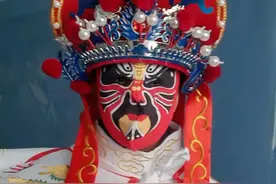 印尼小伙表演川剧变脸走红，在当地小学教中文，热爱中华文化图片