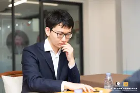 热评《三体》、分享单曲，00后世界冠军丁浩想要精彩人生｜专访图片