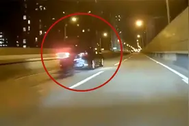 前天未开大灯？重型摩托高速追撞出租车 骑手抛飞倒地送医不治图片
