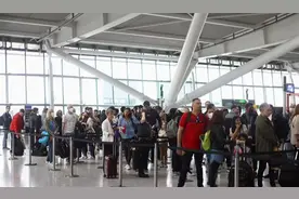 英国机场将启用新扫描系统，笔记本电脑和液体无需取出检查图片